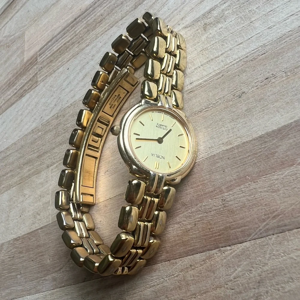 Noblia Citizen ladies gold tone dress watch NEW BATTERY